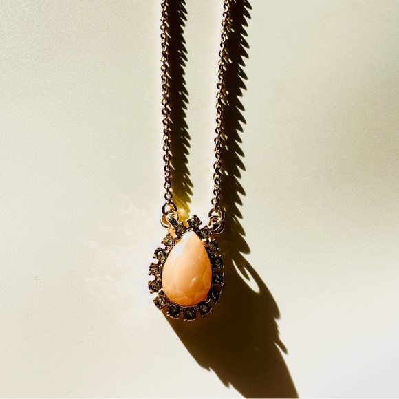 β
Kate Spade New York Gold-Tone Teardrop Crystal Pendant Necklace β
- Picture 6 of 17